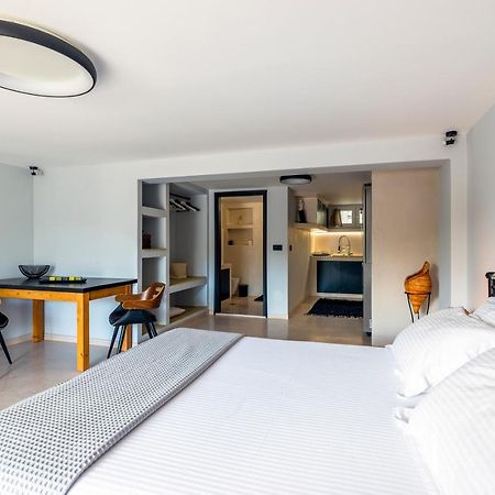 Black And White Apartment Pollonia Esterno foto