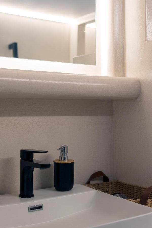 Black And White Apartment Pollonia Esterno foto