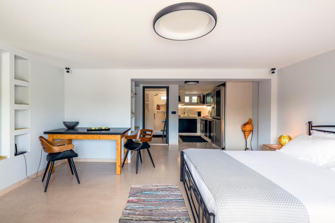 Black And White Apartment Pollonia Esterno foto