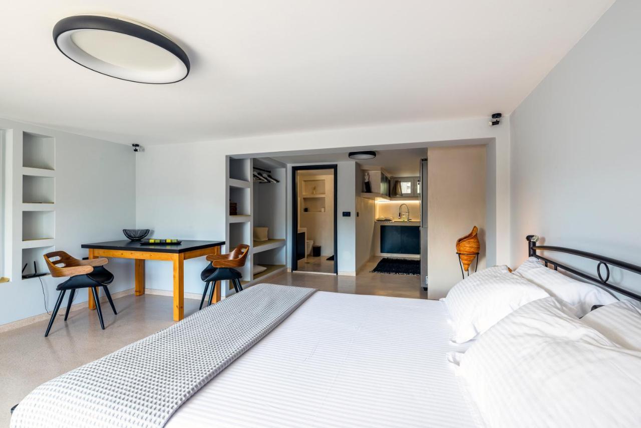 Black And White Apartment Pollonia Esterno foto